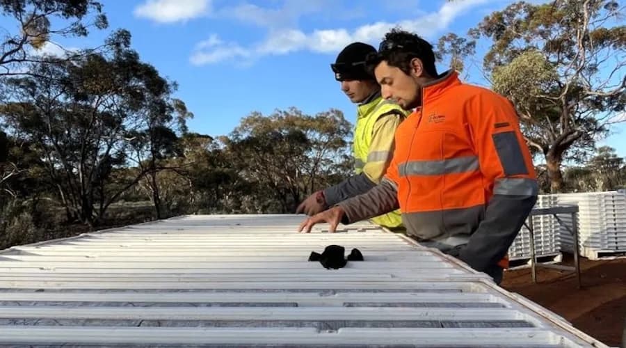 Global Lithium Resources-ийг Titan Australia Mining бэлнээр худалдан а — Эх сурвалж: mining.com (https://www.mining.com/global-lithium-soars-50-on-a333m-titan-takeover/)
