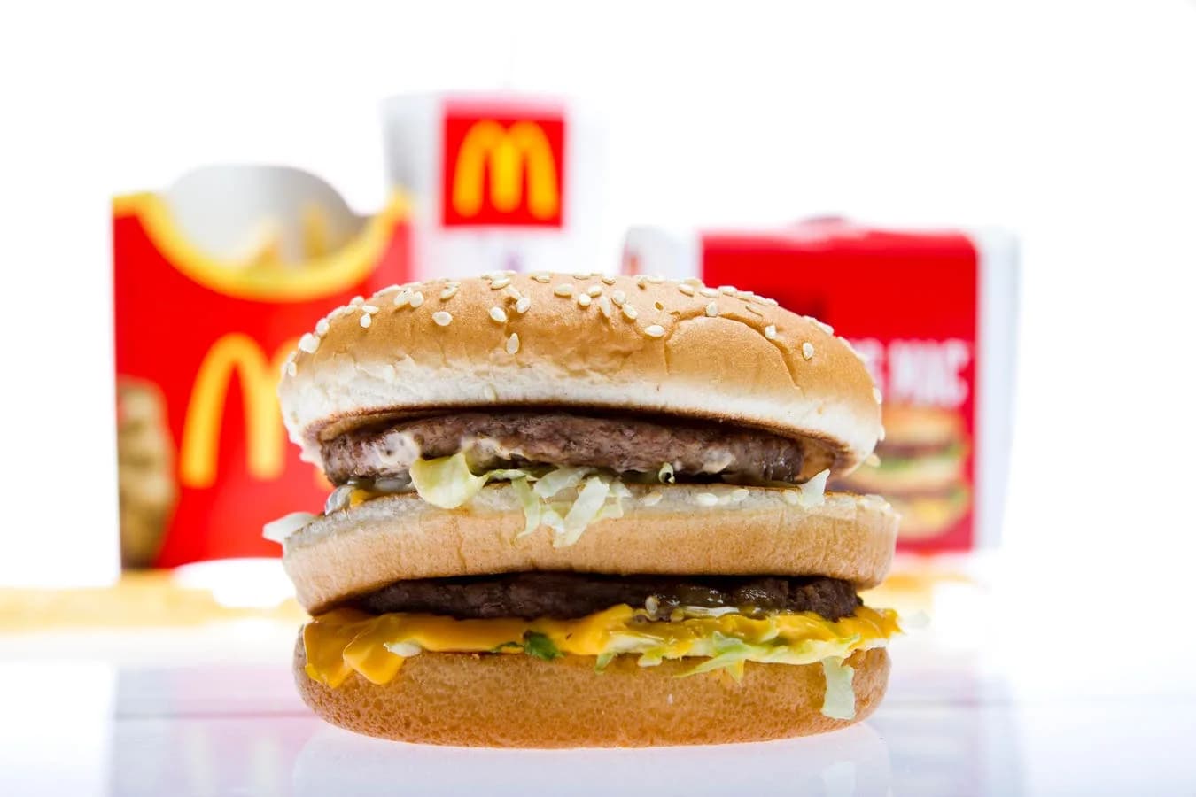 McDonald’s Чикагод болох хөрөнгө оруулагчдын өдөр хоолны газрын урсгал — Эх сурвалж: forbes.com (https://www.forbes.com/sites/jimosman/2026/09/25/mcdonalds-stock-fell-29-its-turnaround-plan-could-make-things-worse/)