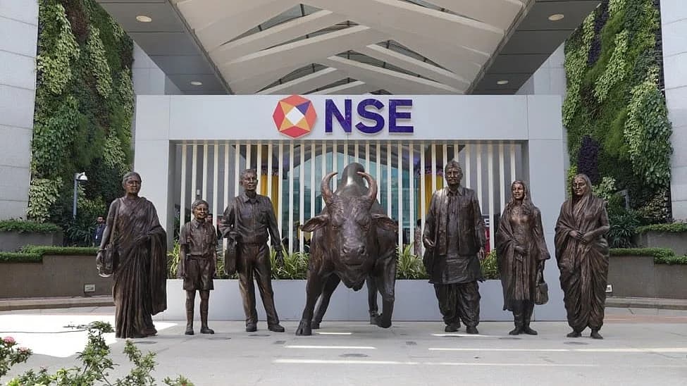 Энэтхэгийн National Stock Exchange-ийн IPO хөрөнгө оруулагчдын эрэлтээ — Эх сурвалж: outlookmoney.com (https://www.outlookmoney.com/invest/nse-ipo-listing-share-price-market-cap-gmp-subscription-details)
