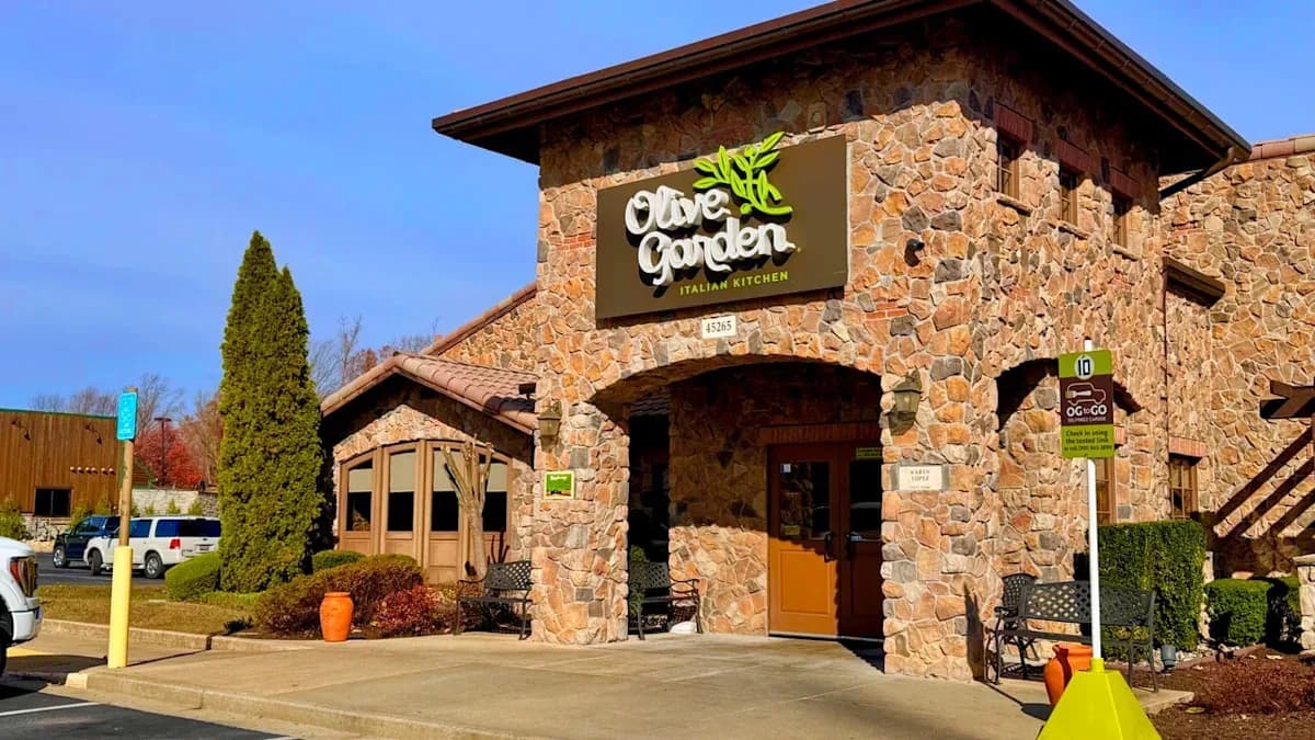 Darden Restaurants-ийн улирлын үр дүн таамгаас үл ялиг дутсанаар Olive — Эх сурвалж: finance.yahoo.com (https://finance.yahoo.com/markets/stocks/articles/darden-restaurants-q1-2027-earnings-135234871.html)