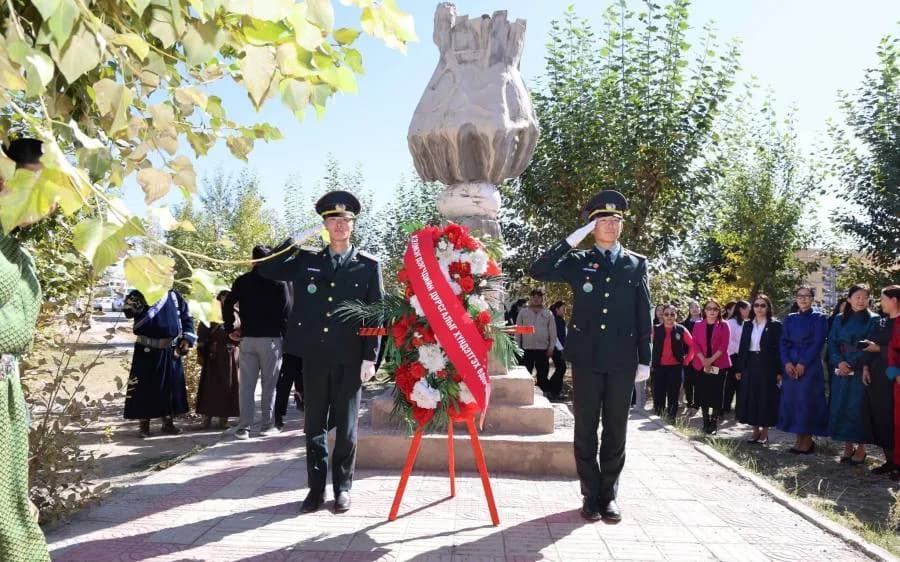 Улс төрийн хилс хэрэгт хэлмэгдэгсдийн дурсгалыг хүндэтгэх өдөрт прокурорын байгууллага цагаатгалын ажлын явцыг танилцуулав — Гэрэл зураг: Montsame