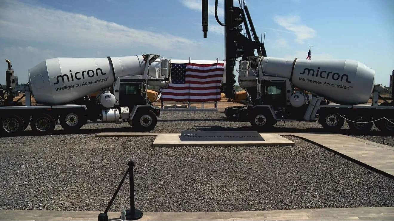 Micron Clay үйлдвэрийн бетон цутгалт — Эх сурвалж: CNY Central (https://cnycentral.com/news/local/micron-pours-first-concrete-in-town-of-clay-marking-new-milestone-for-semiconductor-site-sanjay-mehrotra-central-new-york-mcmahon-200-billion-semiconductors-facilities)