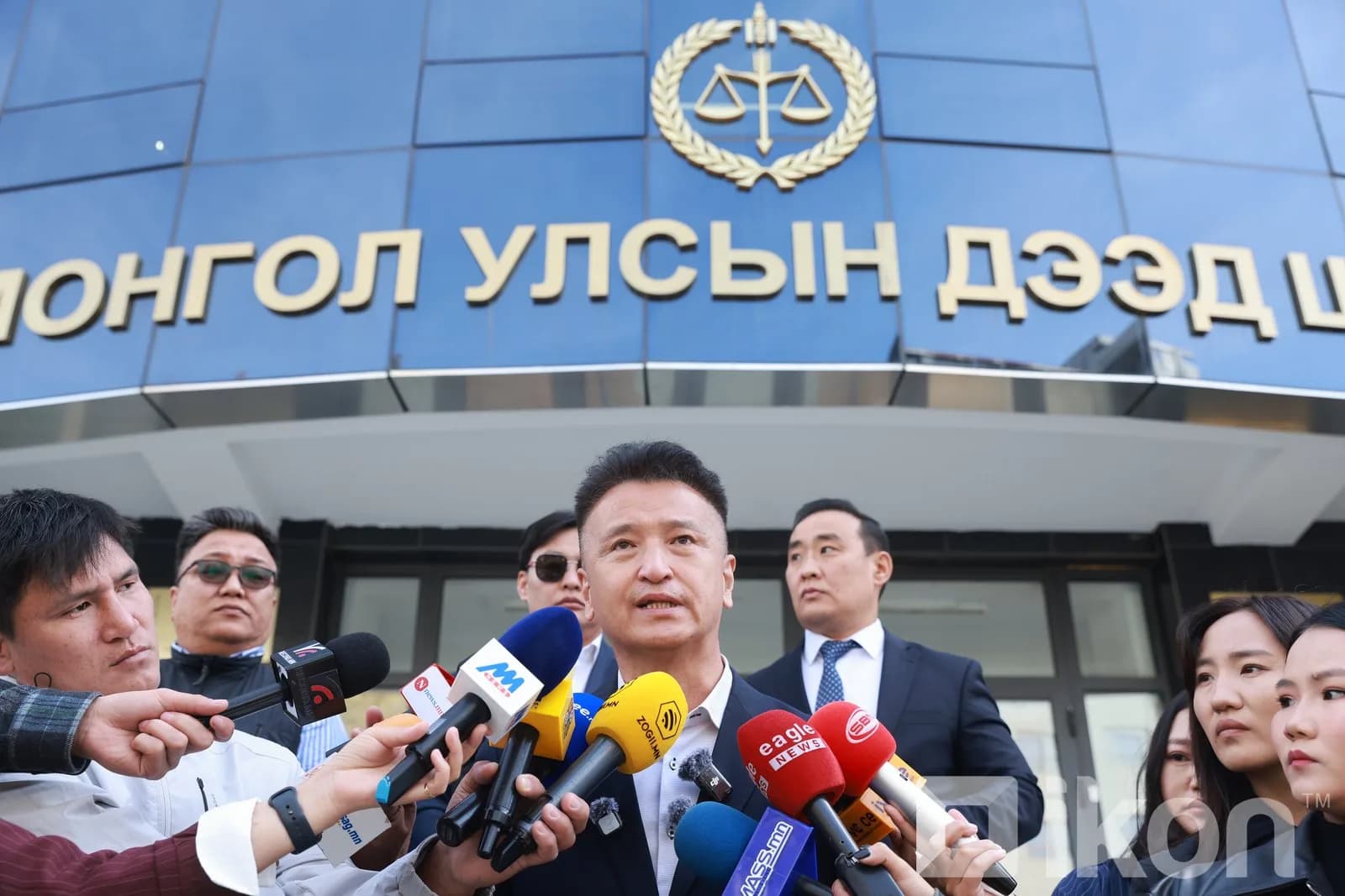 Өмгөөлөгчид Улсын дээд шүүх хуулийн зохицуулалтыг зөрчиж хэрэг буцааж  — Эх сурвалж: ikon.mn (https://ikon.mn/n/3qgd)