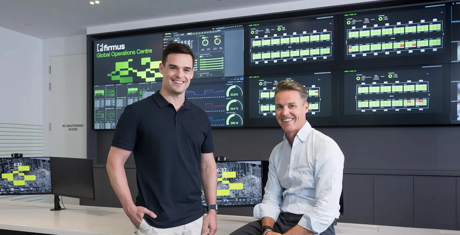 Firmus компанийн удирдлагууд дата төвийн хяналтын өрөөнд. Зураг: Forbes Australia