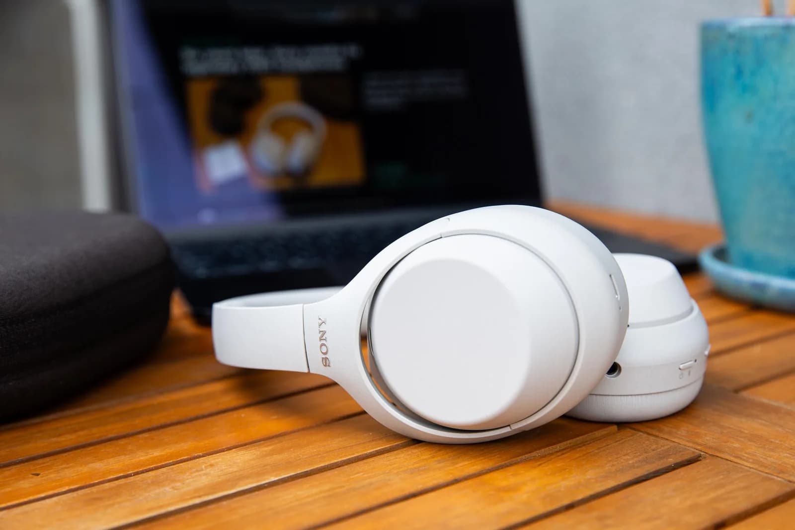 The Sony WH-1000XM4C bring back a beloved headphone design