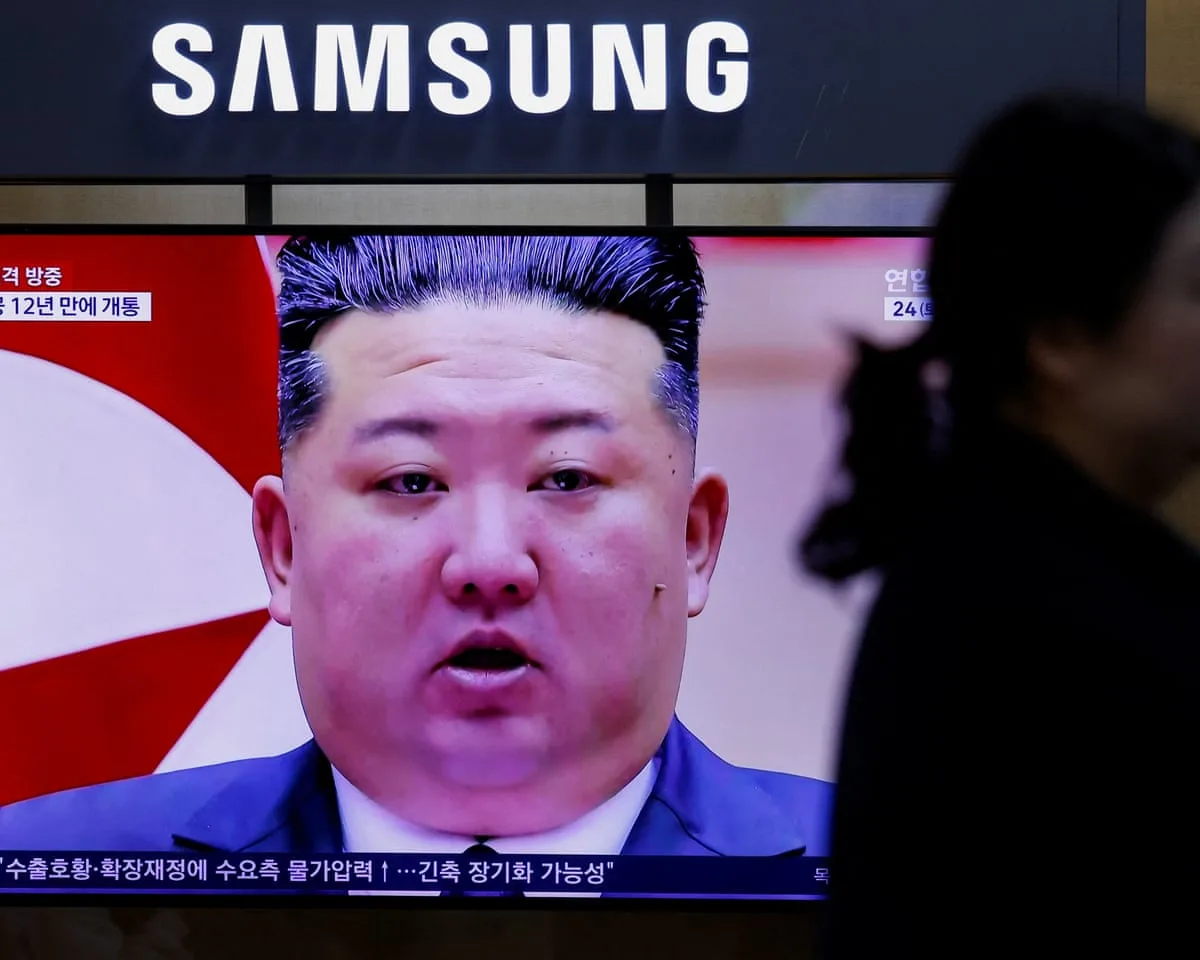 A TV screen at a railway station in Seoul shows a news report on Kim Jong Un's visit to China. Photo: Kim Soo-hyeon / Reuters / The Guardian