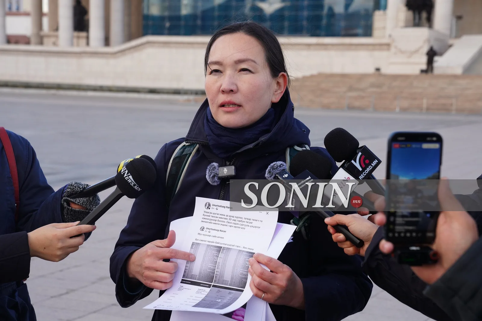 Citizen G. Uyanga speaks to reporters on Sukhbaatar Square. Photo: Sonin.mn