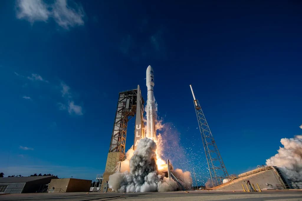 Илон Маск SpaceX болон Tesla компанийг нэгтгэх боломжийг хэлэлцэж байна