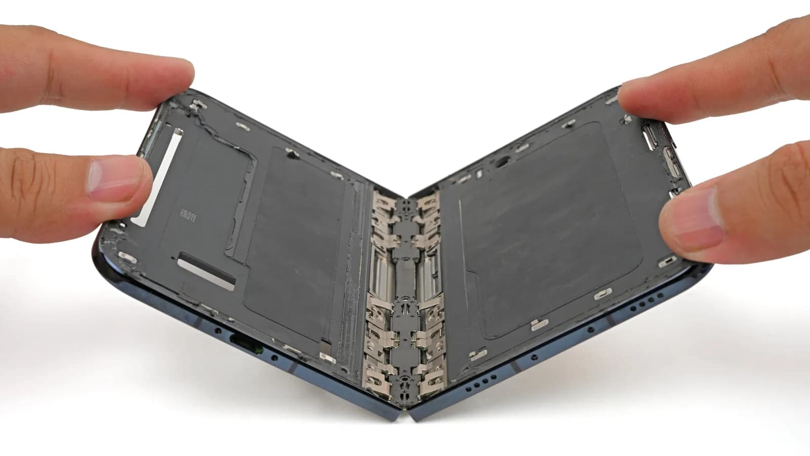 Here’s why the iPhone Duo’s hinge could be cracking the screen