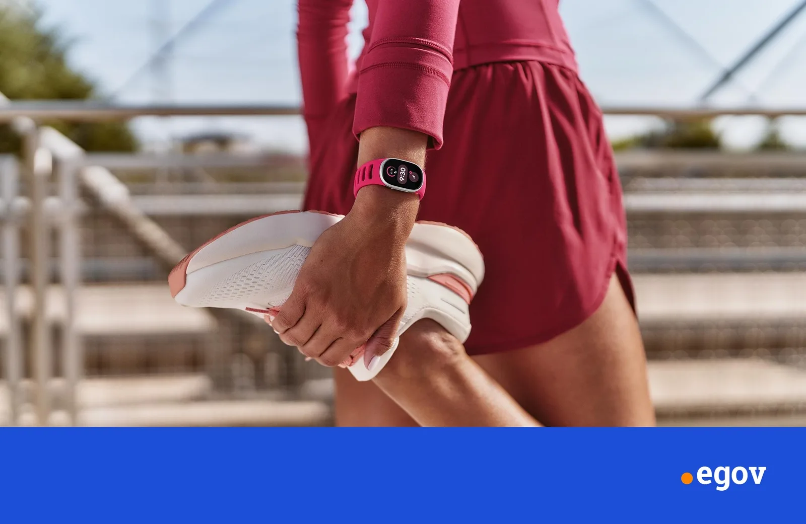 The Fitbit Edge is for folks who don’t want to go totally screenless