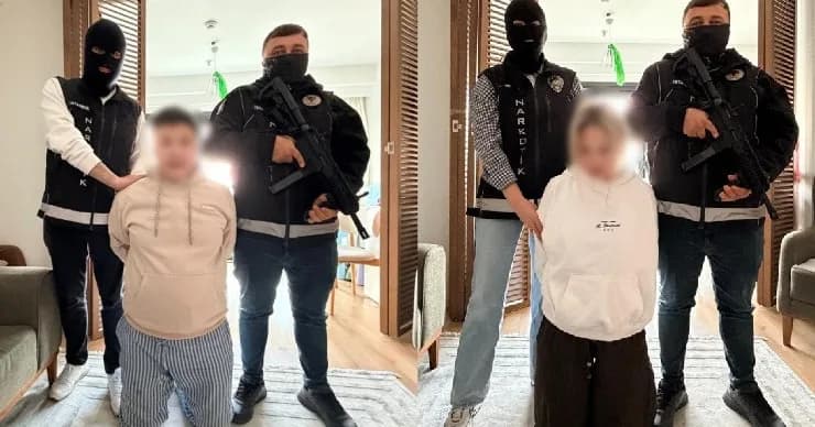 Turkish police with the two suspects detained in Istanbul, faces blurred. Photo: iSee.mn (via Turkish media)