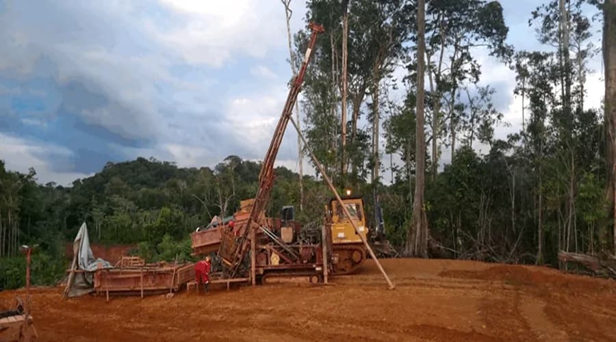 Суринам дахь Sela Creek төслийн өрмийн машин. Зураг: Mining.com