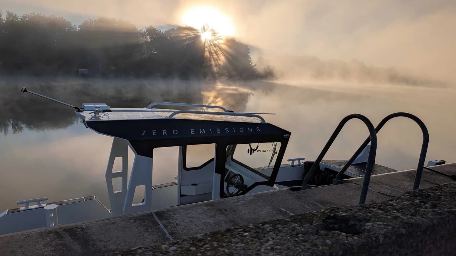 40-kW fast charger and floating battery bring mobile power to electric boats