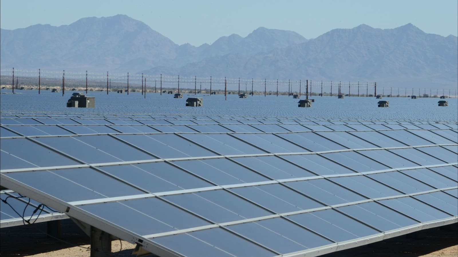 US startup pairs 300 MW solar panels with battery storage for continuous data center power