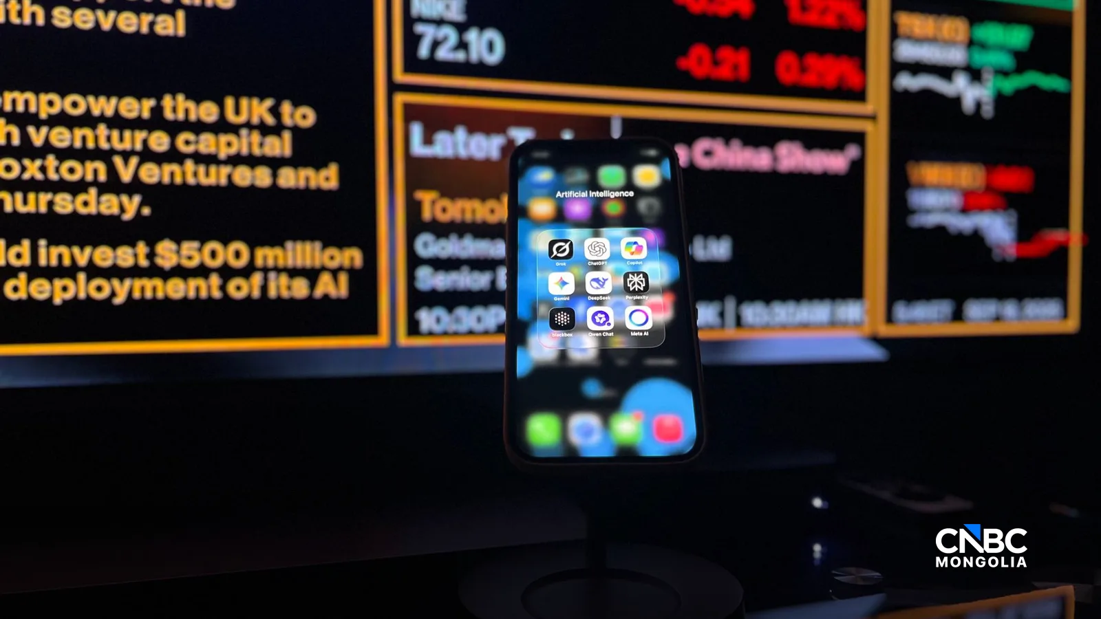 Apple-ийн жолоог Жон Тёрнус атгаж, хиймэл оюун ба нийлүүлэлтийн хямралын үед стратегиа тодорхойлно