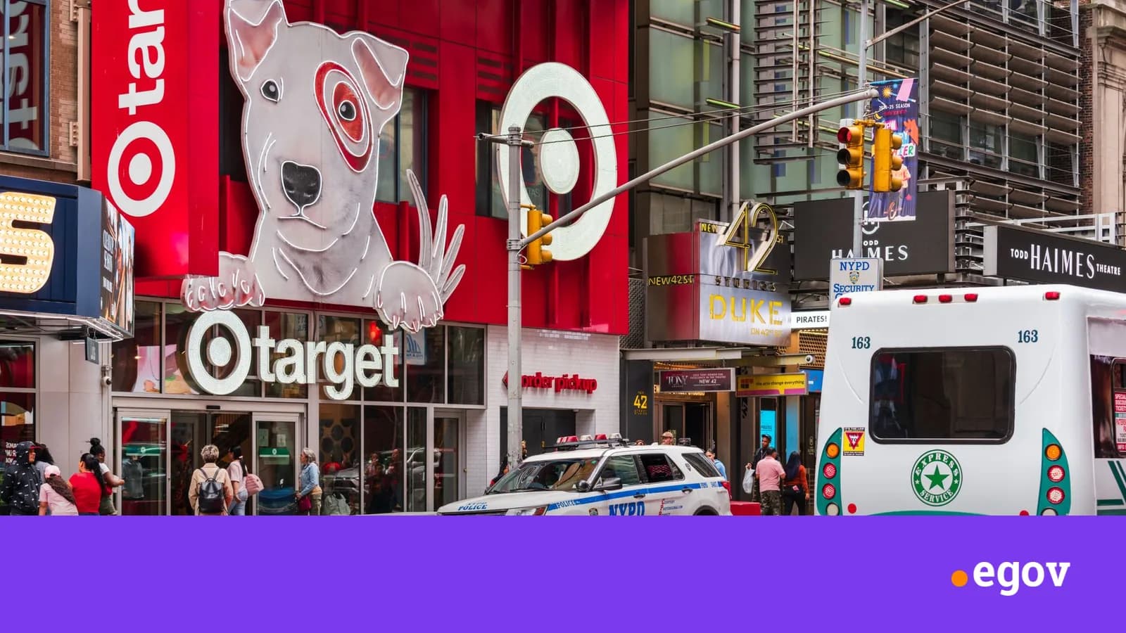 Нью-Йоркийн Бруклин дахь Target дэлгүүрт хичээлийн хэрэгслийн худалдаа идэвхжиж, өрхийн дарамт анхаарал татав