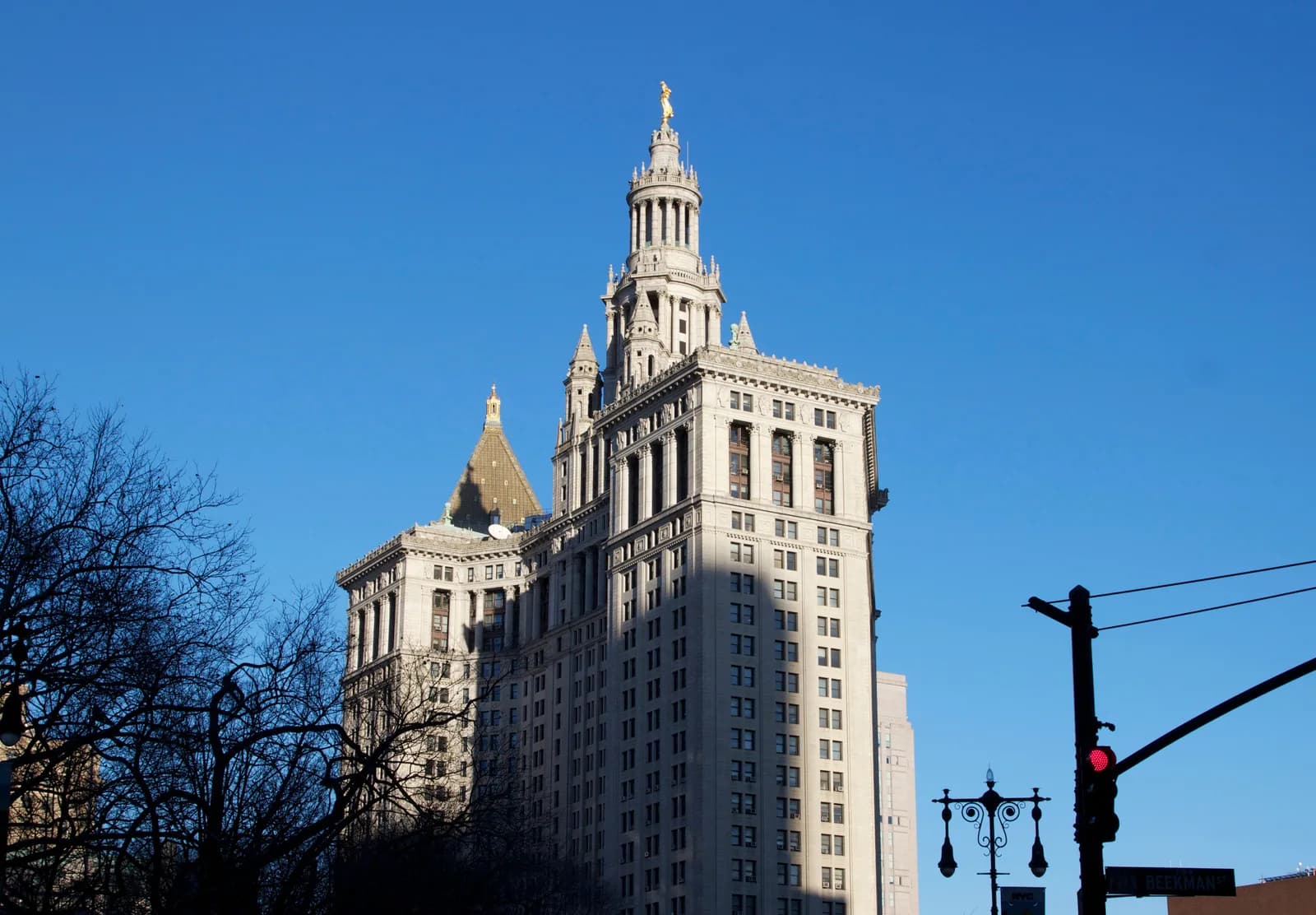 Нью-Йорк хотын David N. Dinkins Municipal Building — Эх сурвалж: Following NYC / Pexels (https://www.pexels.com/photo/david-n-dinkins-municipal-building-in-manhattan-15442692/)