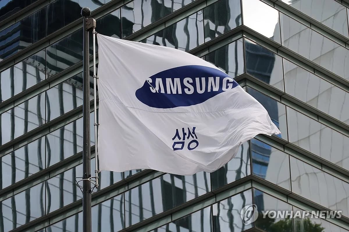 Samsung-ын далбаа оффисын барилгын өмнө — Эх сурвалж: Yonhap News Agency (https://en.yna.co.kr/view/AEN20260929001900320)