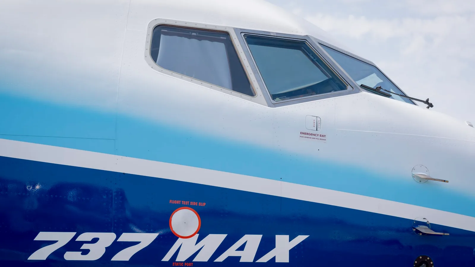 Boeing 737 Max нисэх онгоц — Эх сурвалж: CNBC (https://www.cnbc.com/2026/09/28/faa-boeing-737-max-10-certification-delay-software-issue.html)