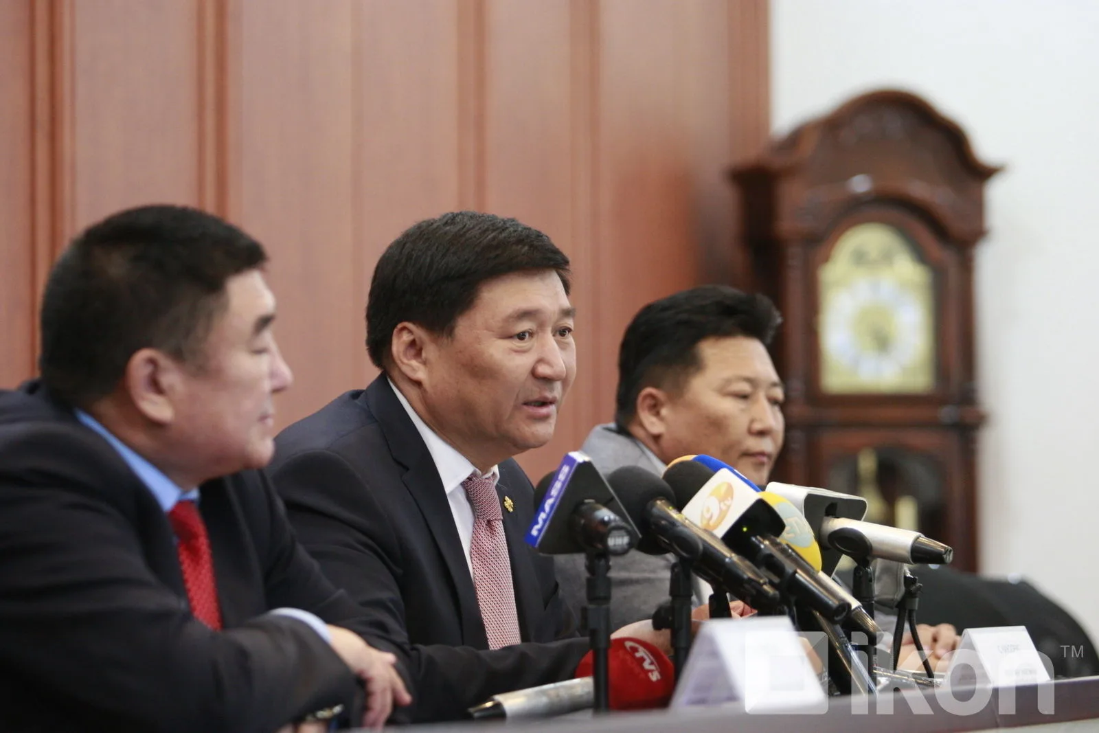 Н.Учрал: Хөдөлмөрийн хөлсний доод хэмжээг нэг сая төгрөг болгох шийдвэ — Эх сурвалж: ikon.mn (https://ikon.mn/n/1d3k)
