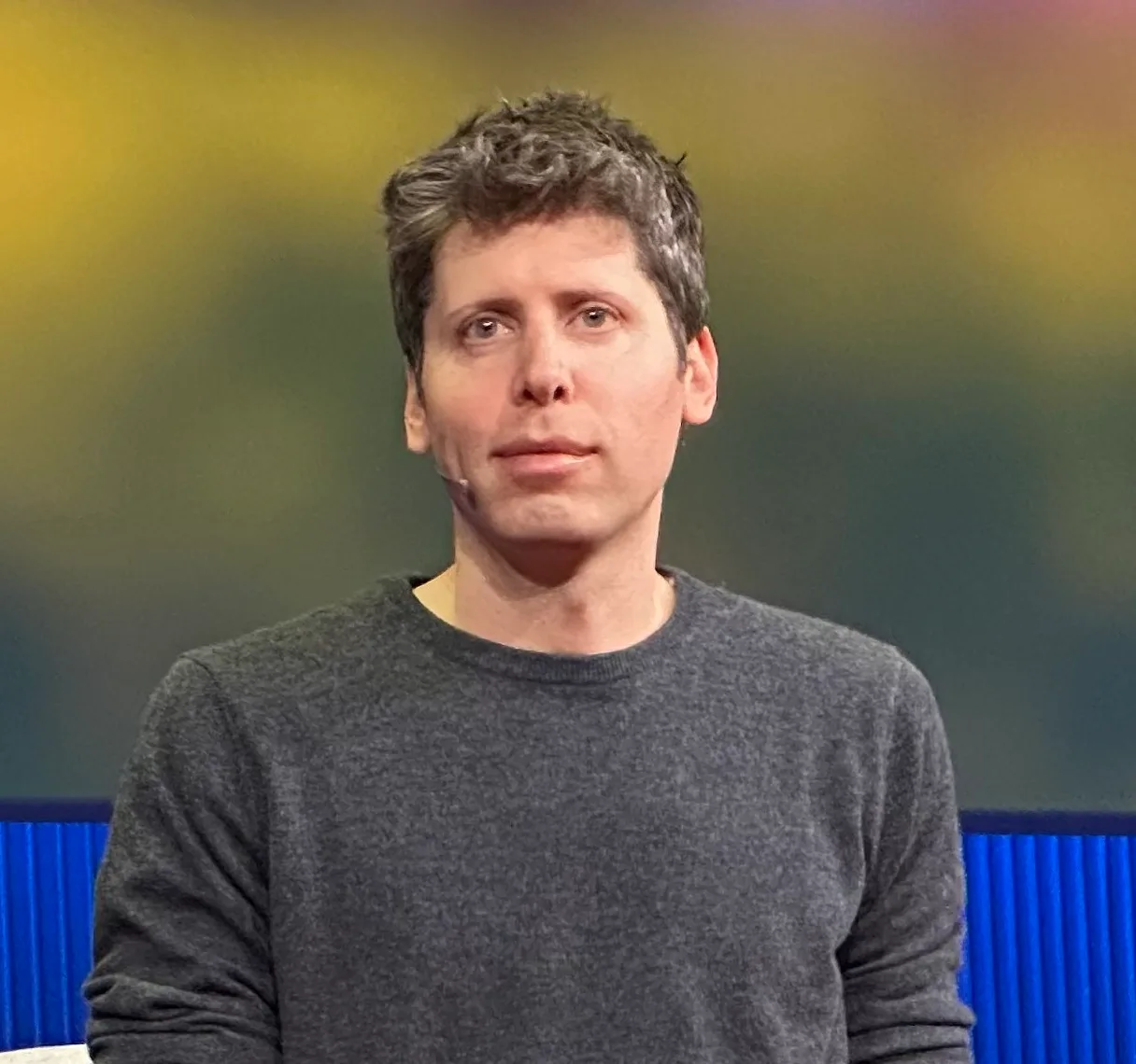 OpenAI-ийн гүйцэтгэх захирал Сэм Альтман (TED, 2025) — Эх сурвалж: Wikimedia Commons (https://commons.wikimedia.org/wiki/File:Sam_Altman_speaking_at_TED_(cropped).jpg)