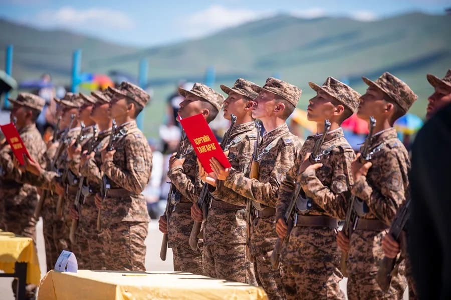 Conscripts take the military oath, elch.mn