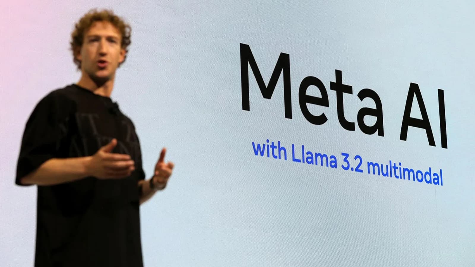 Meta-гийн гүйцэтгэх захирал Марк Цукерберг Meta Connect арга хэмжээн дээр үг хэлж буй нь