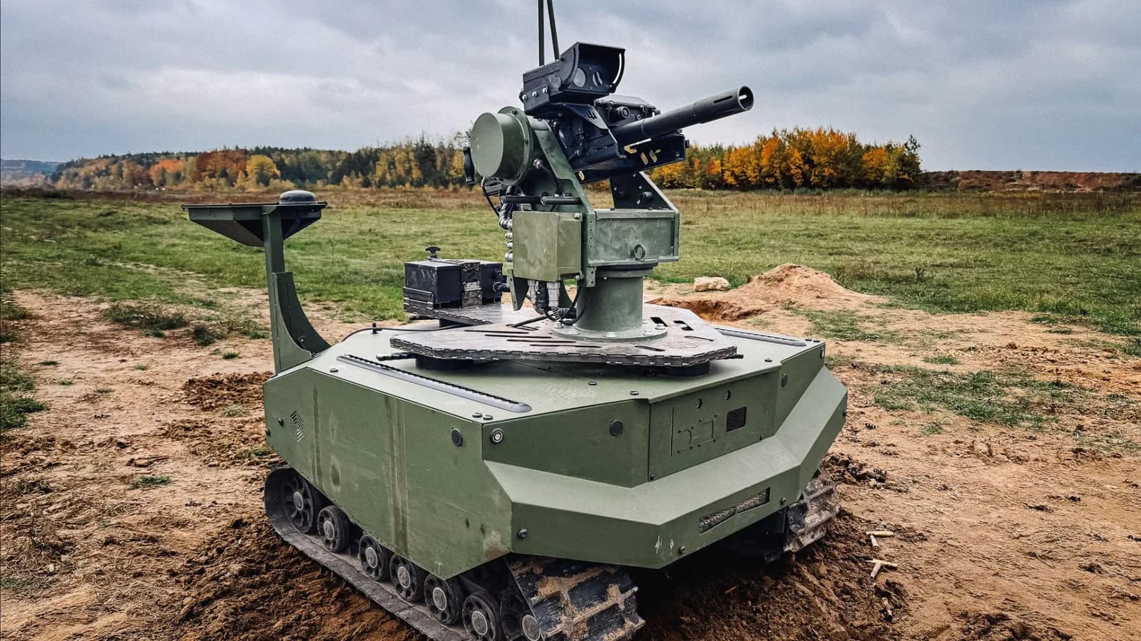 Remote-controlled combat robot tested with machine gun and grenade launcher