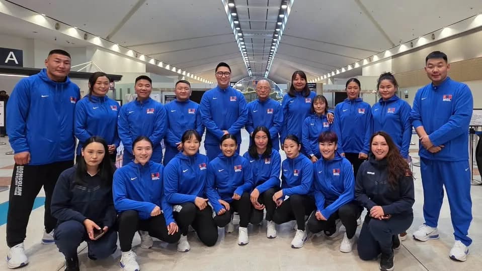 Members and coaches of Mongolia's freestyle wrestling team. Photo: MNB
