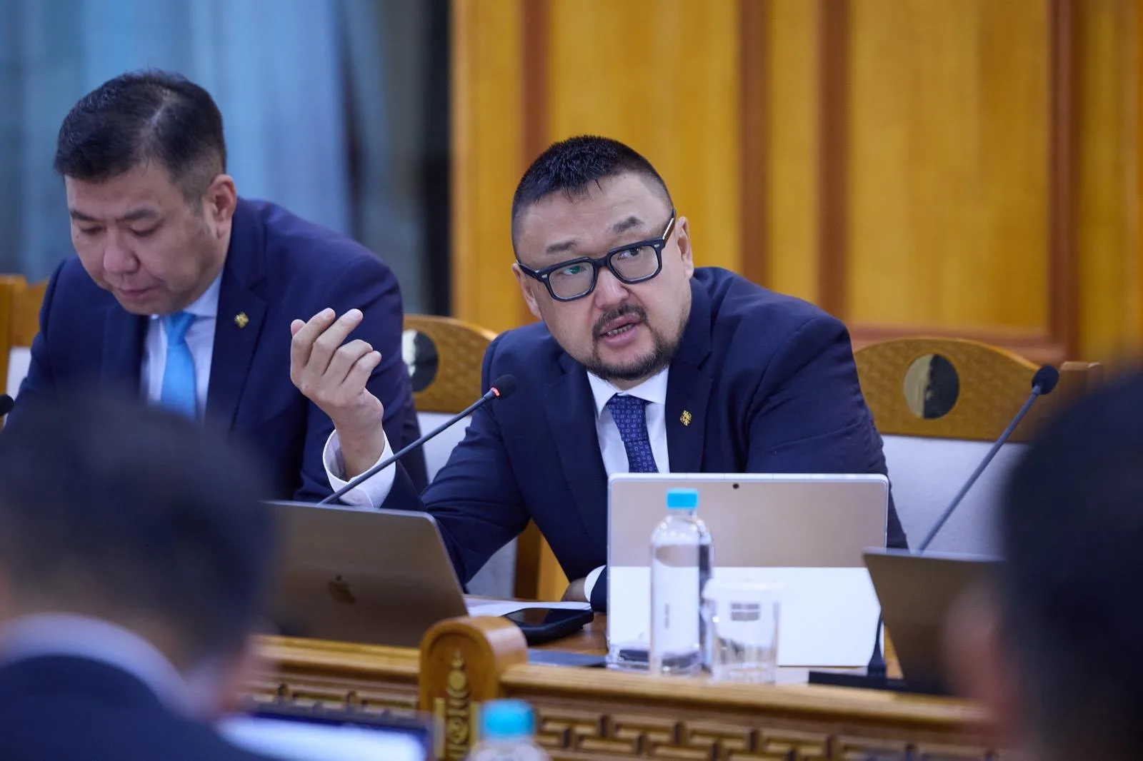 Cabinet meeting discussing the Oyu Tolgoi dividend, MNB