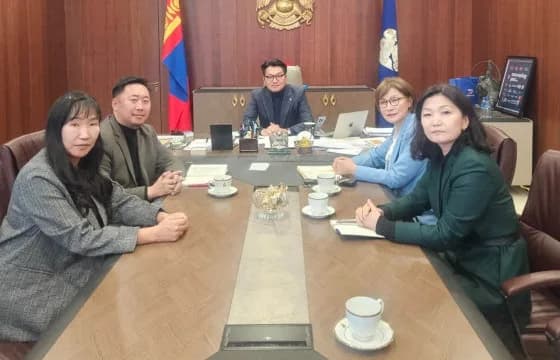 МСНЭ-ийн удирдлагууд Нийслэлийн Засаг дарга Б.Пүрэвдагватай уулзаж байна. Зураг: Ergelt.mn