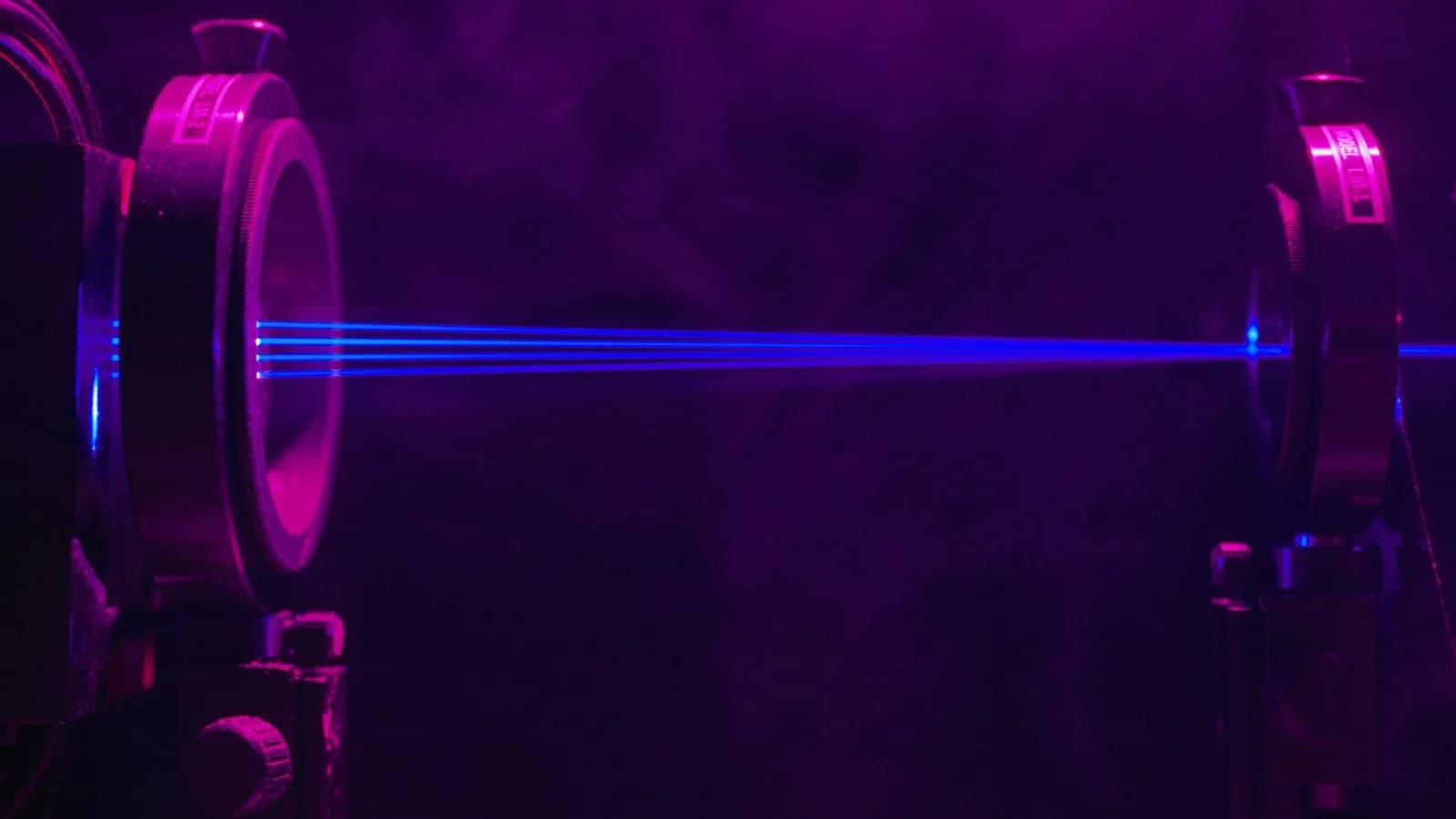 New blue laser chip tunes at 1 million cycles per second, could boost underwater communication