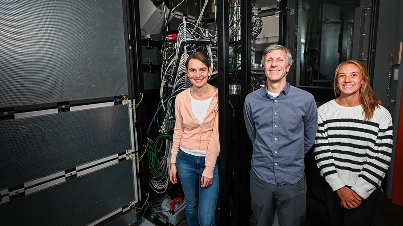 700 GB in 15 seconds: Smart system helps scientists keep pace with atom-scale microscope