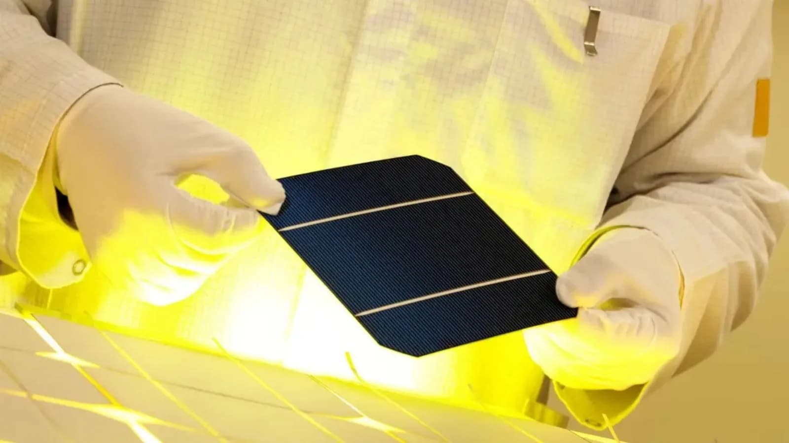 Flexible solar panels retain 92.5% efficiency after 1,044 hours in heat, humidity tests