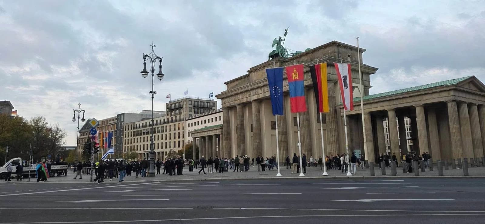Mongolian state flags near the Brandenburg Gate in Berlin. Photo: GoGo.mn