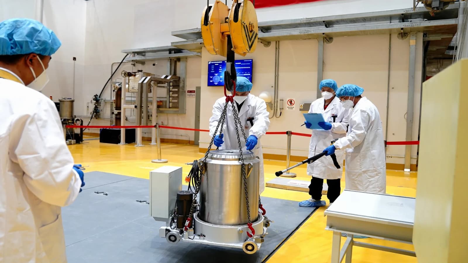 20 MW molten salt nuclear battery targets 10 years of power between refuels