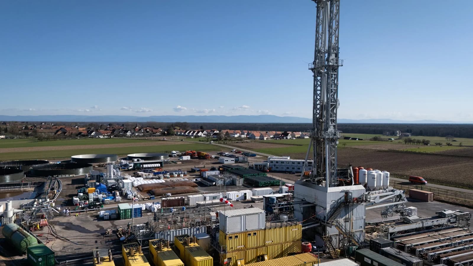 Deep drilling project targets hot rock for water-free geothermal power in New Mexico