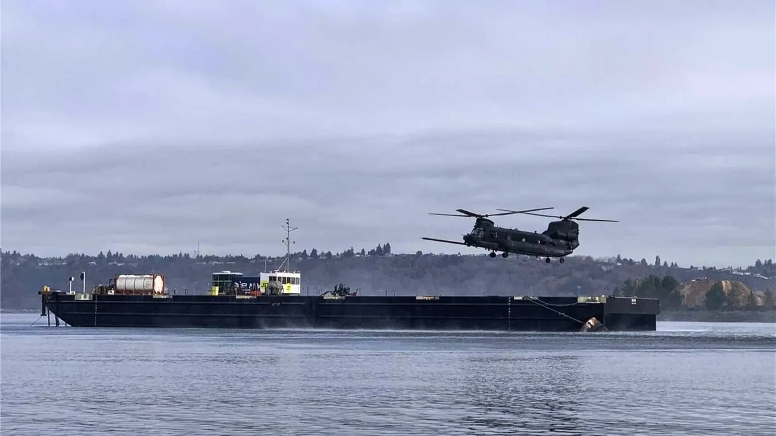First for US Army: MH-47G Chinook helicopter refuels from autonomous barge at sea