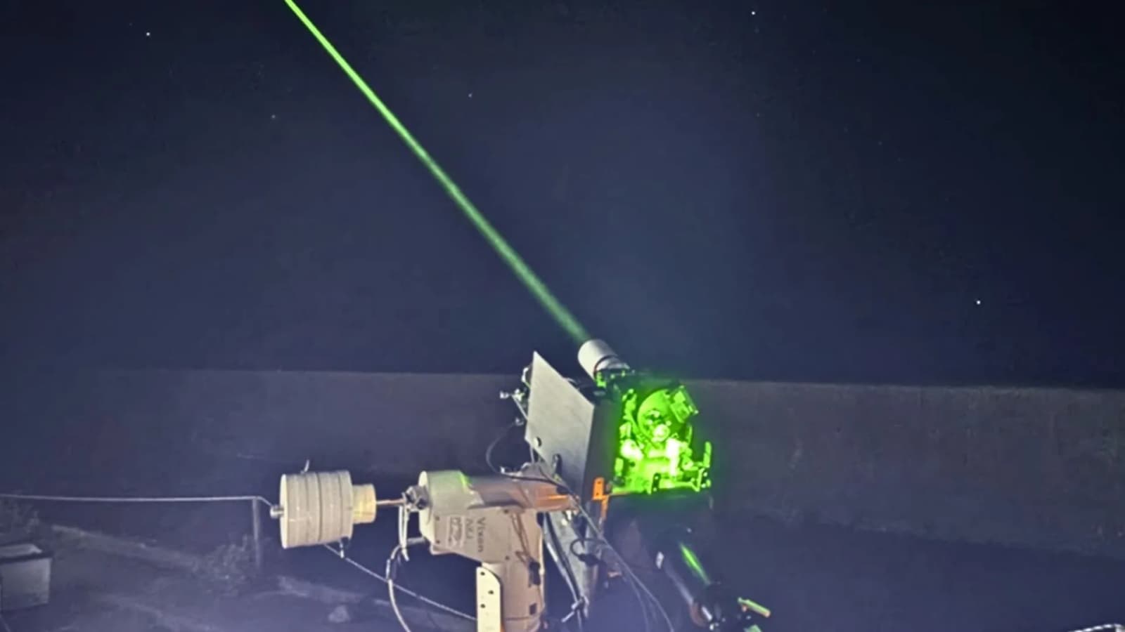 World-first demonstration tracks high-altitude platform using ground laser pulses