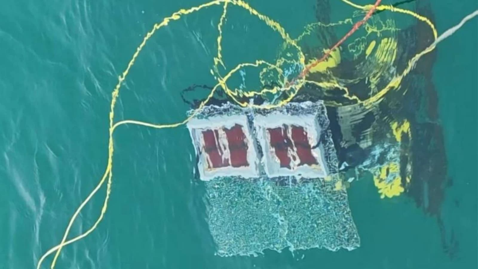 World’s first 33 feet deep submarine solar power plant trialed in China