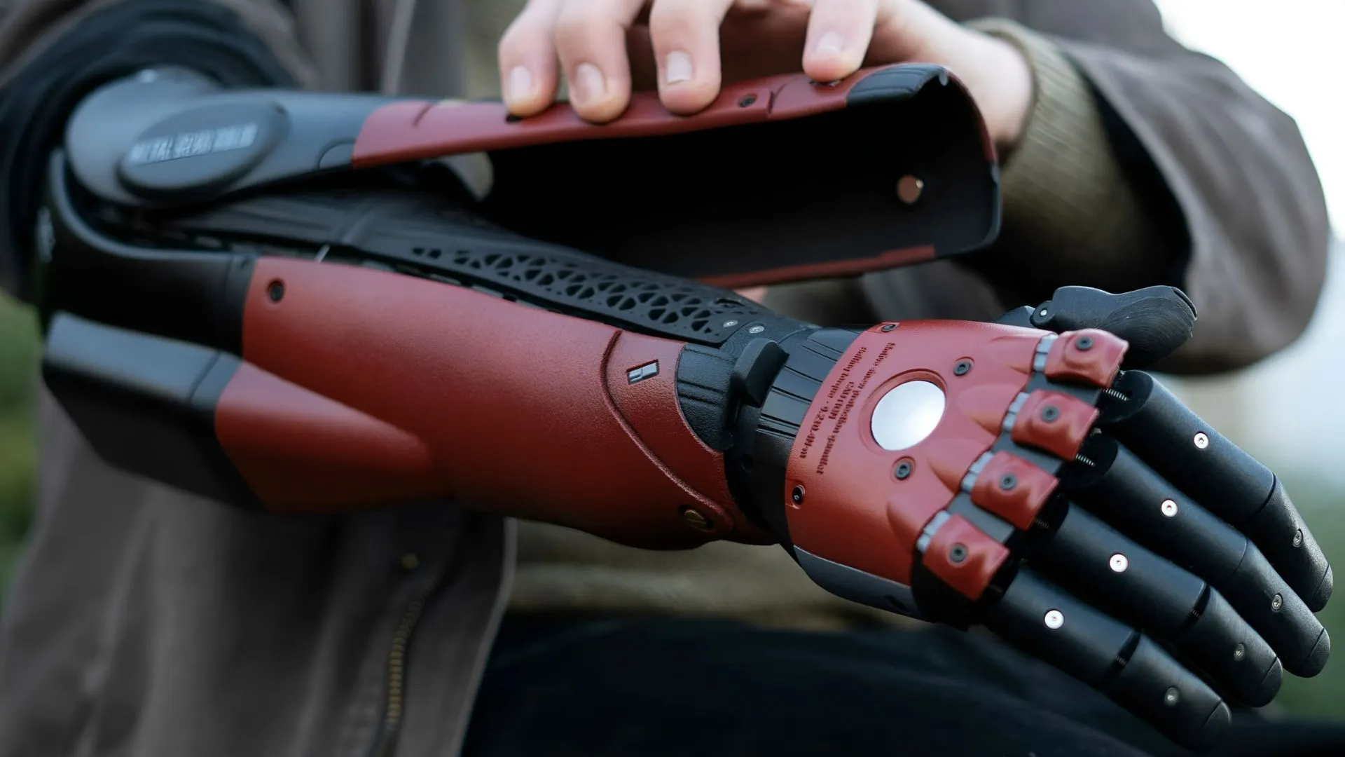 New saltwater sensor mimics human touch, could help people with artificial limbs