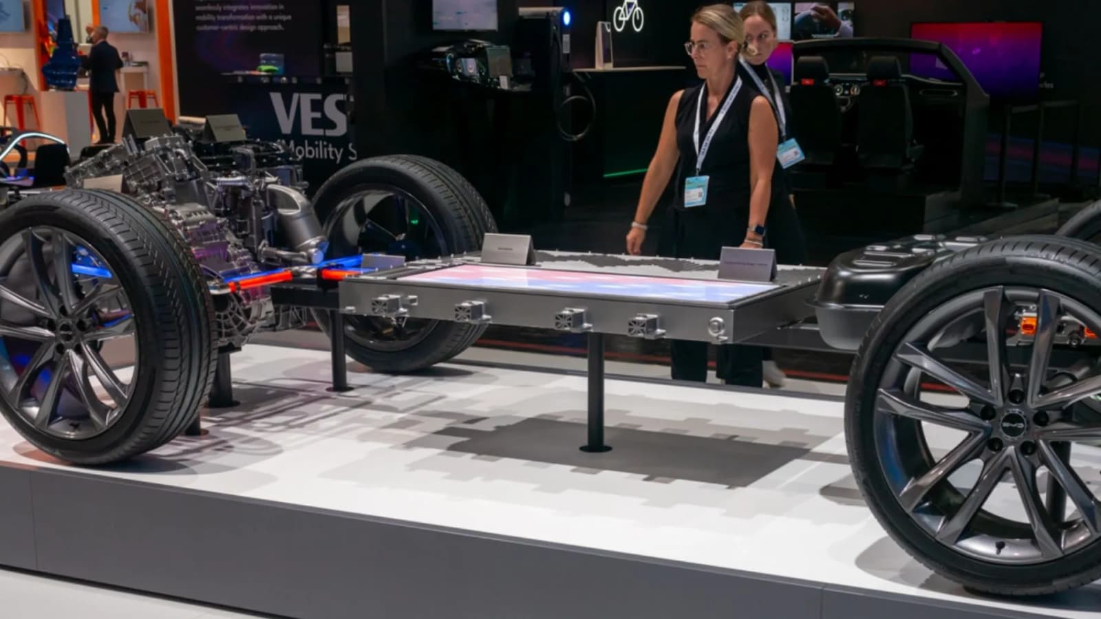 Chinese automaker files dual-chamber battery design that submerges cells in cooling liquid