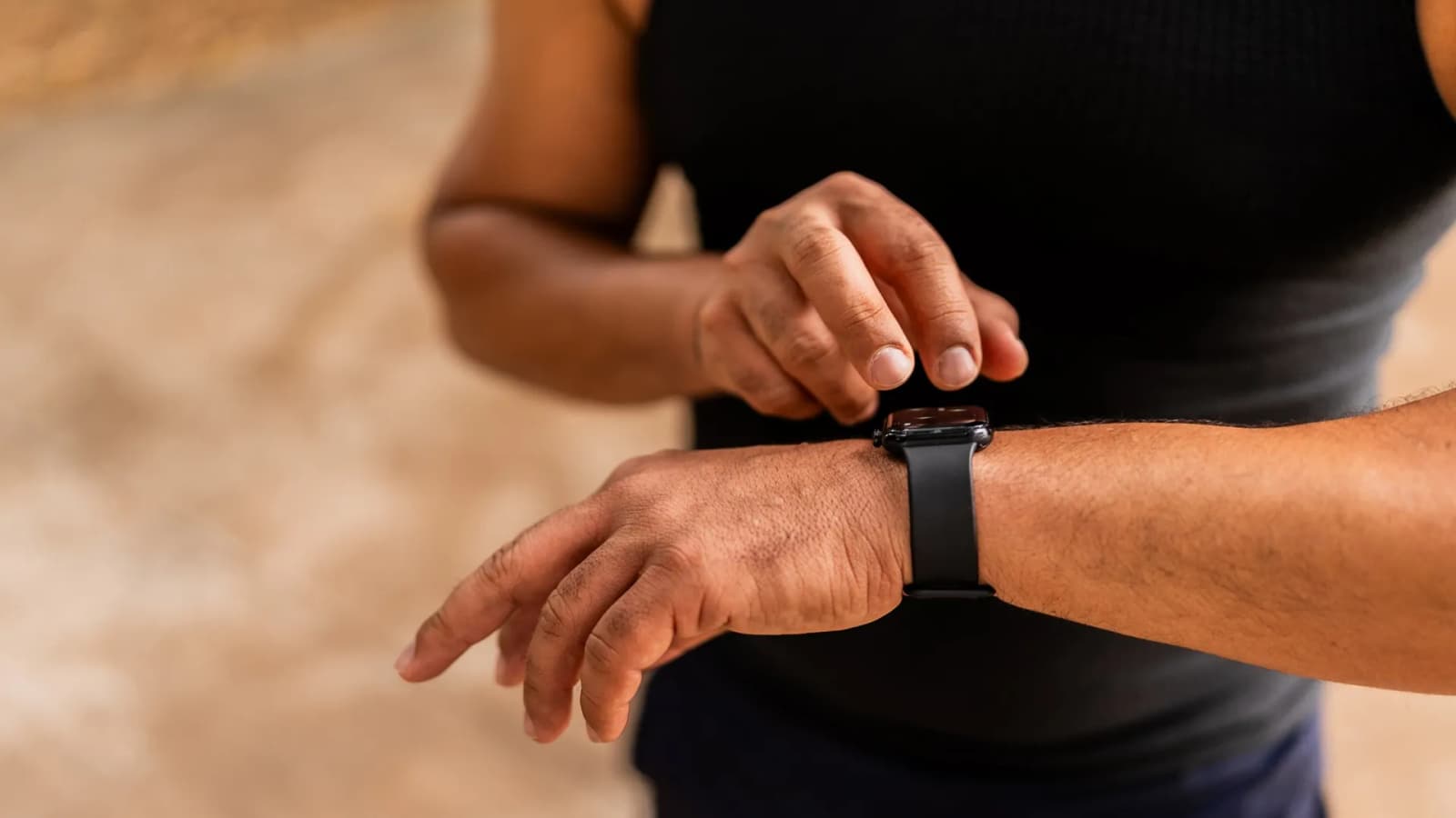 Silica gel helps new sweat-sensing smartwatch start monitoring without long delays