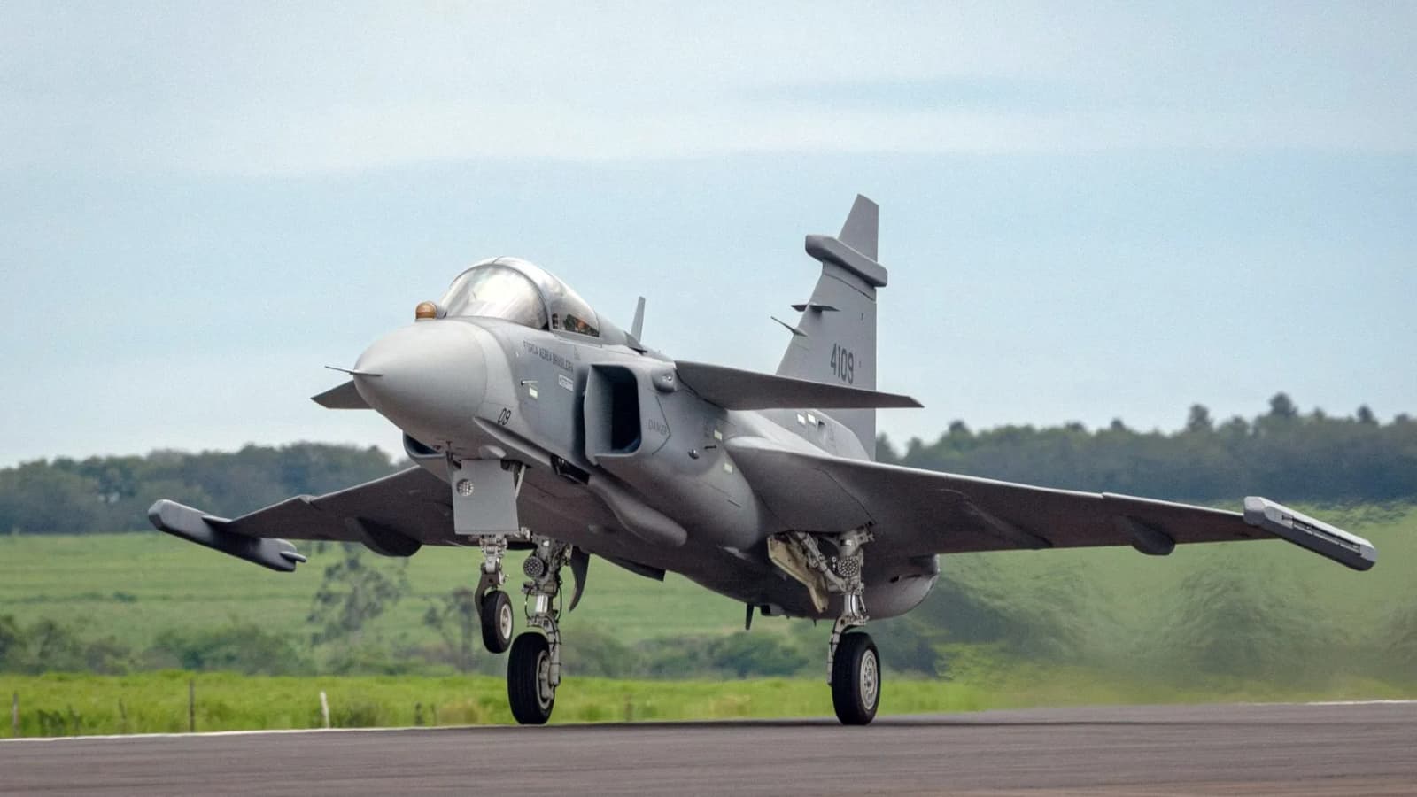 Newly-built fighter aircraft conducts maiden flight, mission verified performance of main systems