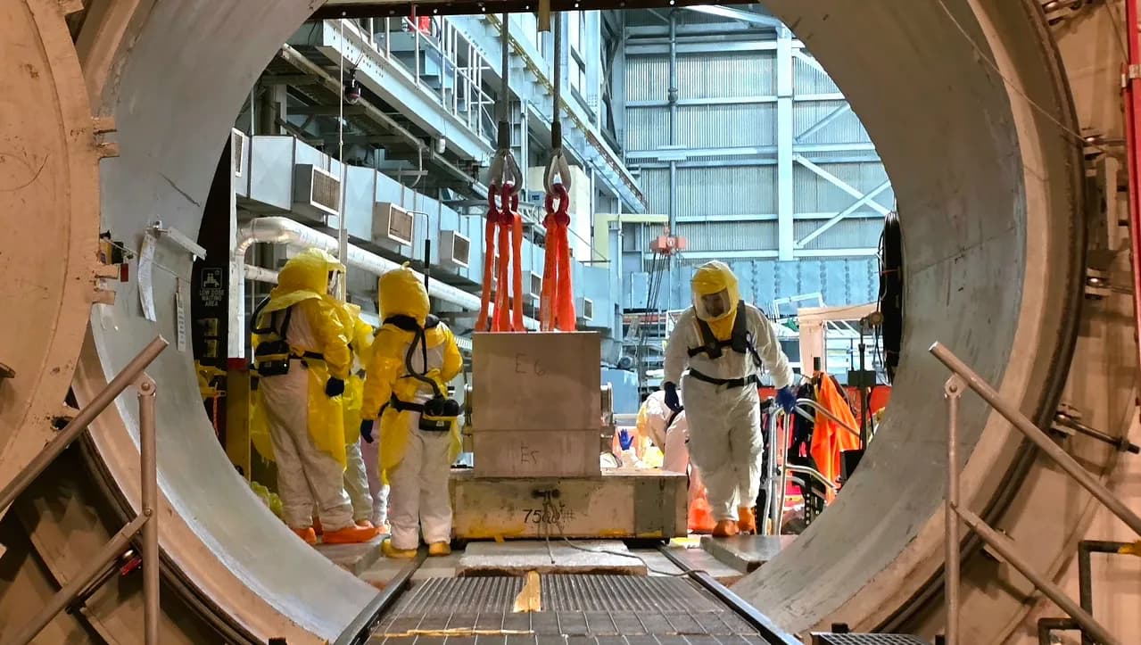 725MW US nuclear plant recovers tilted fuel assembly with device built in two weeks